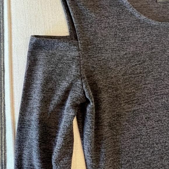 French Connection Shirt off shoulder sleeves Med Gray Preowned Good Condition - Picture 3 of 4